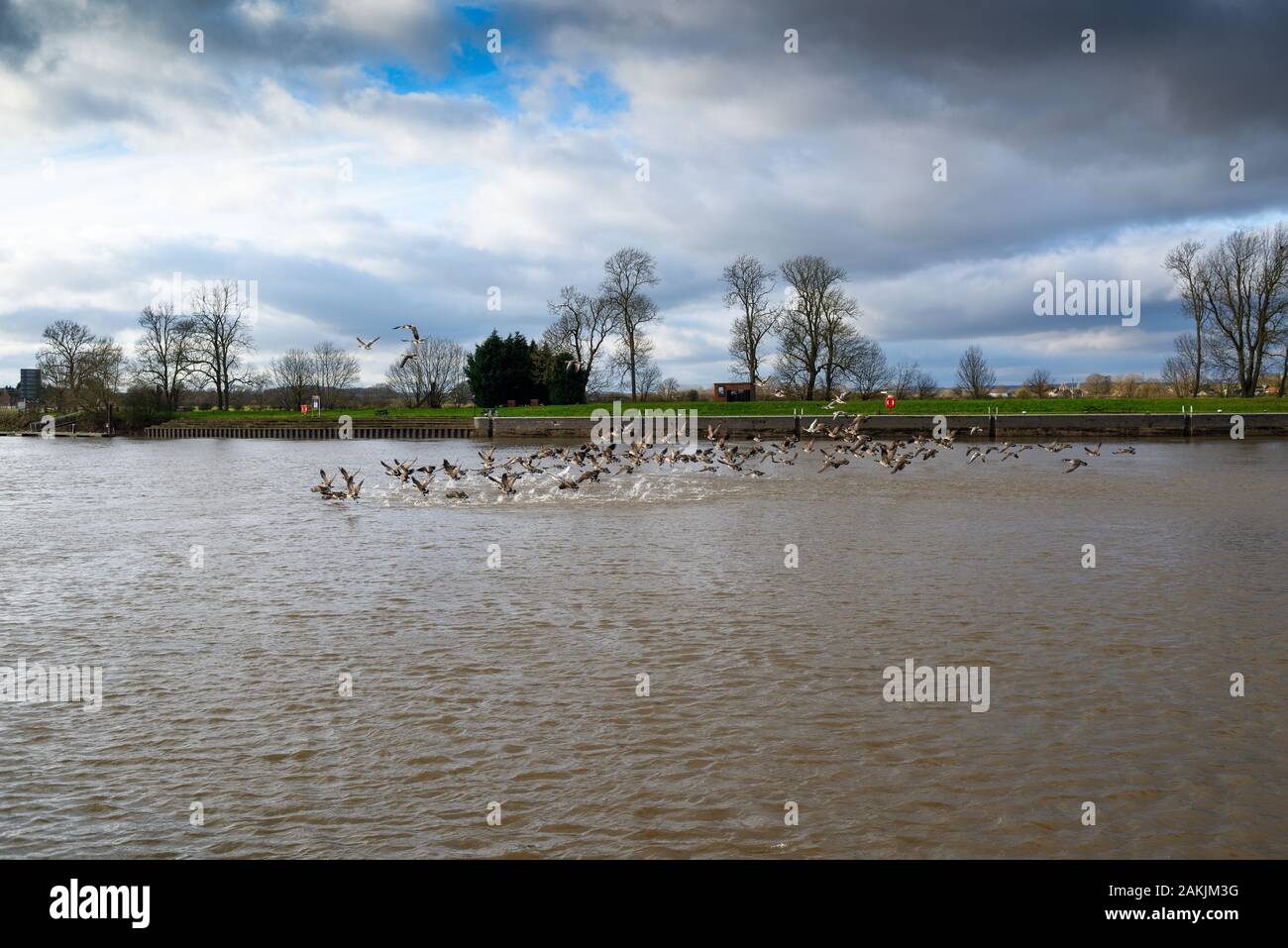 Cromwell Lock ou Weir River North Dorset UK,Trent. Banque D'Images