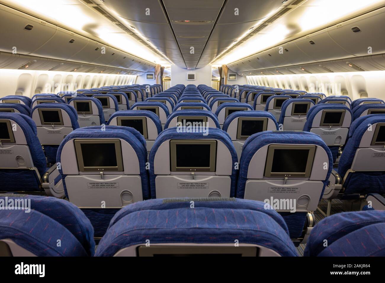 Grande classe d'autocars pour avions commerciaux à large corps sans passagers et sièges vides Banque D'Images