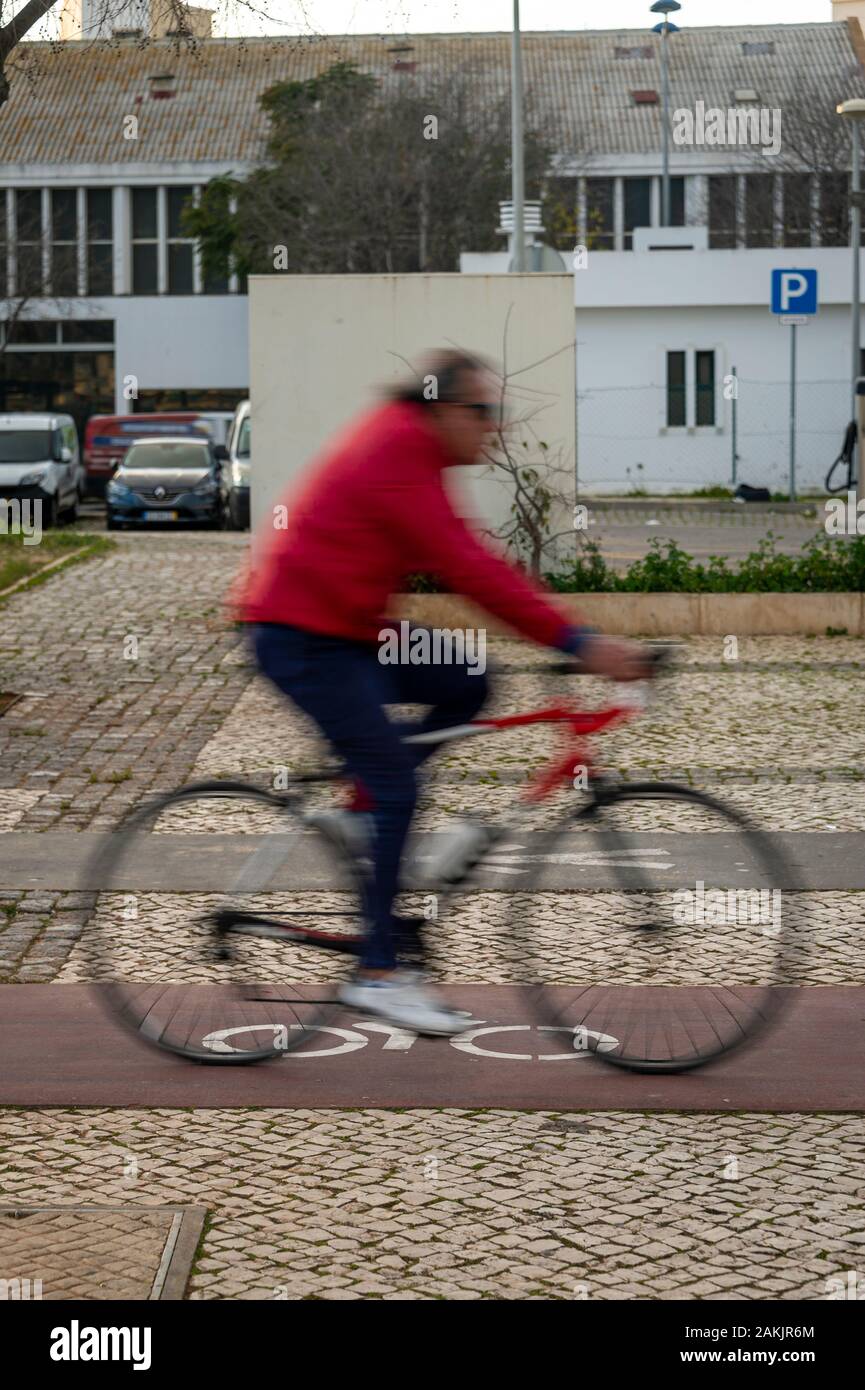 Cycliste à une voie cyclable avec symbole cycle path Banque D'Images