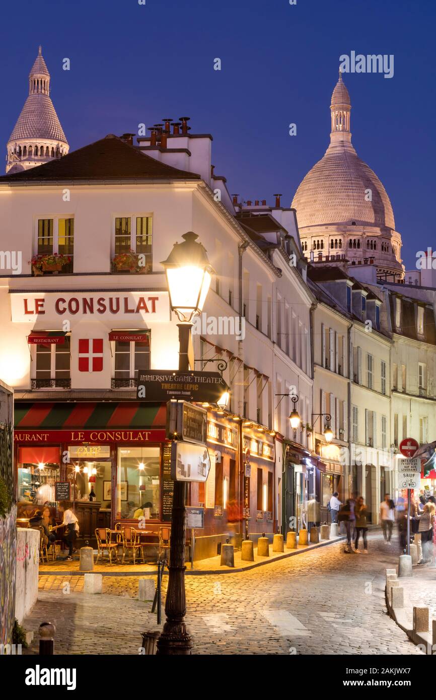 Vue crépusculaire à Montmartre, Paris, Ile-de-France, France Banque D'Images