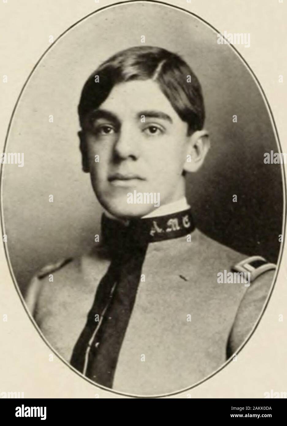 Agromeck .  ? J'ai une"roj ?eny d learninK. l.I.( )VI) RAIXEV HlXT./j. Un Lexincton. X. C. Eiii électriques;iiiccriiii ;. Entré Classe Jeune 04 Janvier : Ai.romkckeditor : La Société TrackTeam électriques ; Capitaine ; Président du Club allemand d'Automne04 ; d'Honneur Printemps 04. L'âge de 22 : hauteur 5 pieds 9 pouces Poids : 150 livres.. . L'homme qu'un bain de menthe phrases magiques dans son cerveau. ARTHLR TEMPLETOX KEN VON, Clinton. Eiigiiiccriiig Ciiil X. C.. 1er Lieut. Co. D 04-05 : 2d Sergt. Fr F 03-04 : 3d Corp. Co. B 02-03 : Edi-tor-en-chef 05 Ac.komeck ; rédacteur en chef Le rouge et le blanc o3-O4 ; san.e ?04-05;Éditeur littéraire et W Rouge Banque D'Images