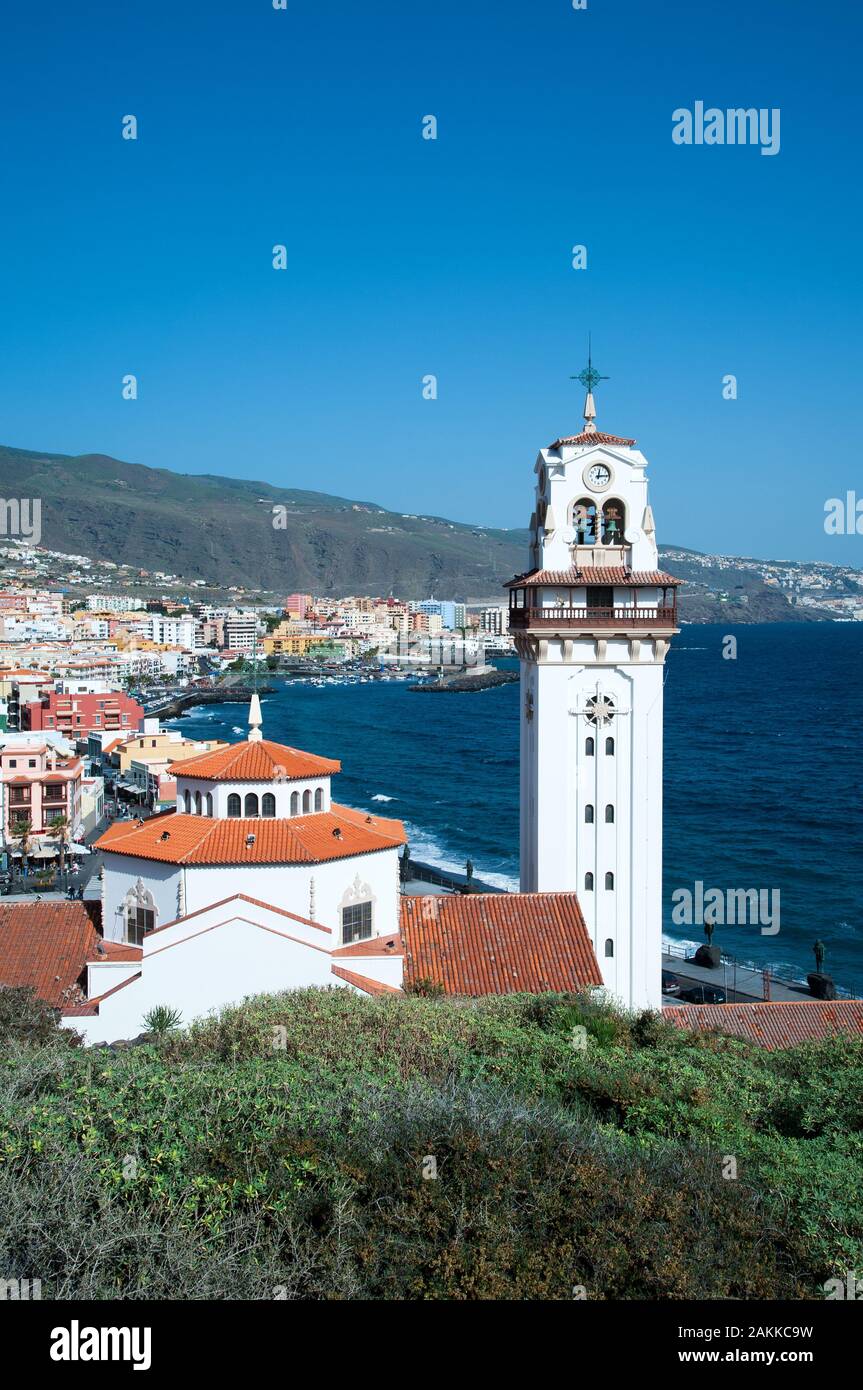 Belle vue sur la ville de Candelaria avec Basilica de Nuestra Señora de Candelaria Église sur l'avant-plan Banque D'Images