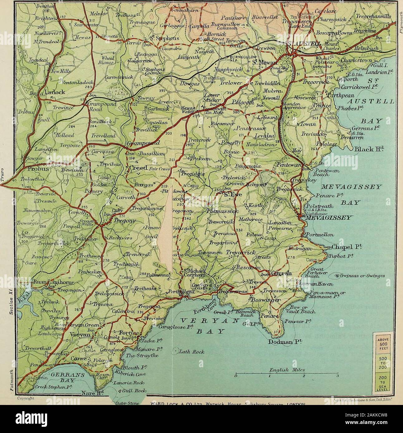 Le sud du Devon et Cornwall au sud, avec une description complète du Dartmoor et les Îles Scilly . Outer-Stone WARD, LO Saint Austell, Mevagissey, etc. section map n° x. La RIVIÈRE FOWEY 245 chemin descend au ruisseau et un petit pont en bois donne accès à Pont. Quelques mètres jusqu'à la chemin escarpé de Pont nous amener à un flux.Nous entrons dans la porte avant nous et continuer par le flux. Un shortstiff monter se termine à l'Église Lanteglos-les clés généralement accrocher sur theporch-gate qui mérite une visite. Après avoir quitté l'graveyardby la porte en face du porche, tourner à droite et suivre le laneinto la route principale. Desc Banque D'Images