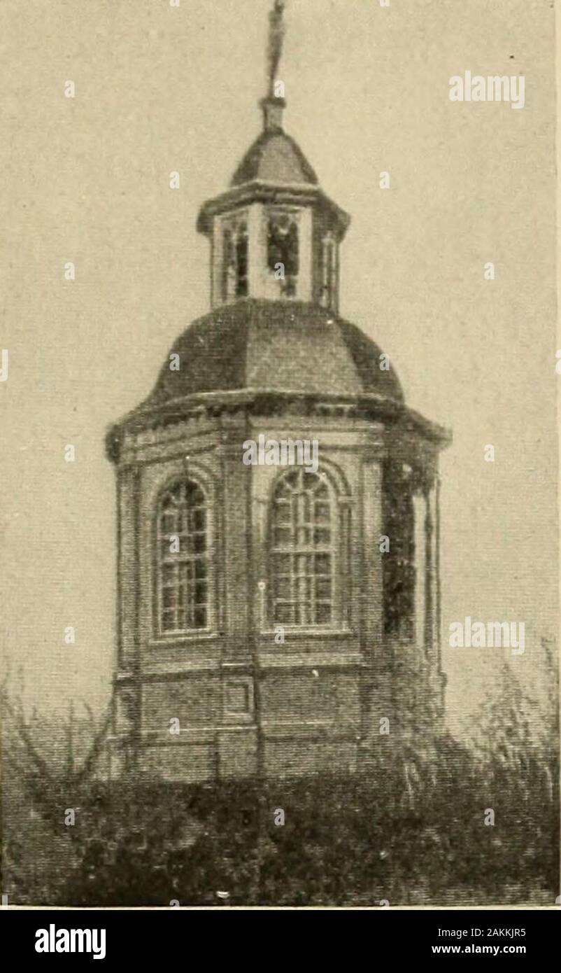 Mémorial de l'abbaye, le Capitaine Thomas, ses ancêtres et descendants de la famille de l'abbaye, Pathfinders, soldats et pionniers du Connecticut, sa réserve de l'ouest de l'Ohio et du grand Ouest .. . Tombeau DU COLONEL JOHN VASSALL ChurchyardCambridge 17134747 dans le Christ, dans le Massachusetts près de l'actuelle maison d'en face de Longfellow Brattle Street,Cambridge, dans la maison ou Belcher Batchelder, qu'il revendait tohis frère Henry en 1741. Le frère aîné, le Colonel JohnVassall, a érigé un monument dans le cimetière de Christ Churchin Cambridge, en face du campus de Harvard. Grâce à l'courtesyof un descendant de th Banque D'Images