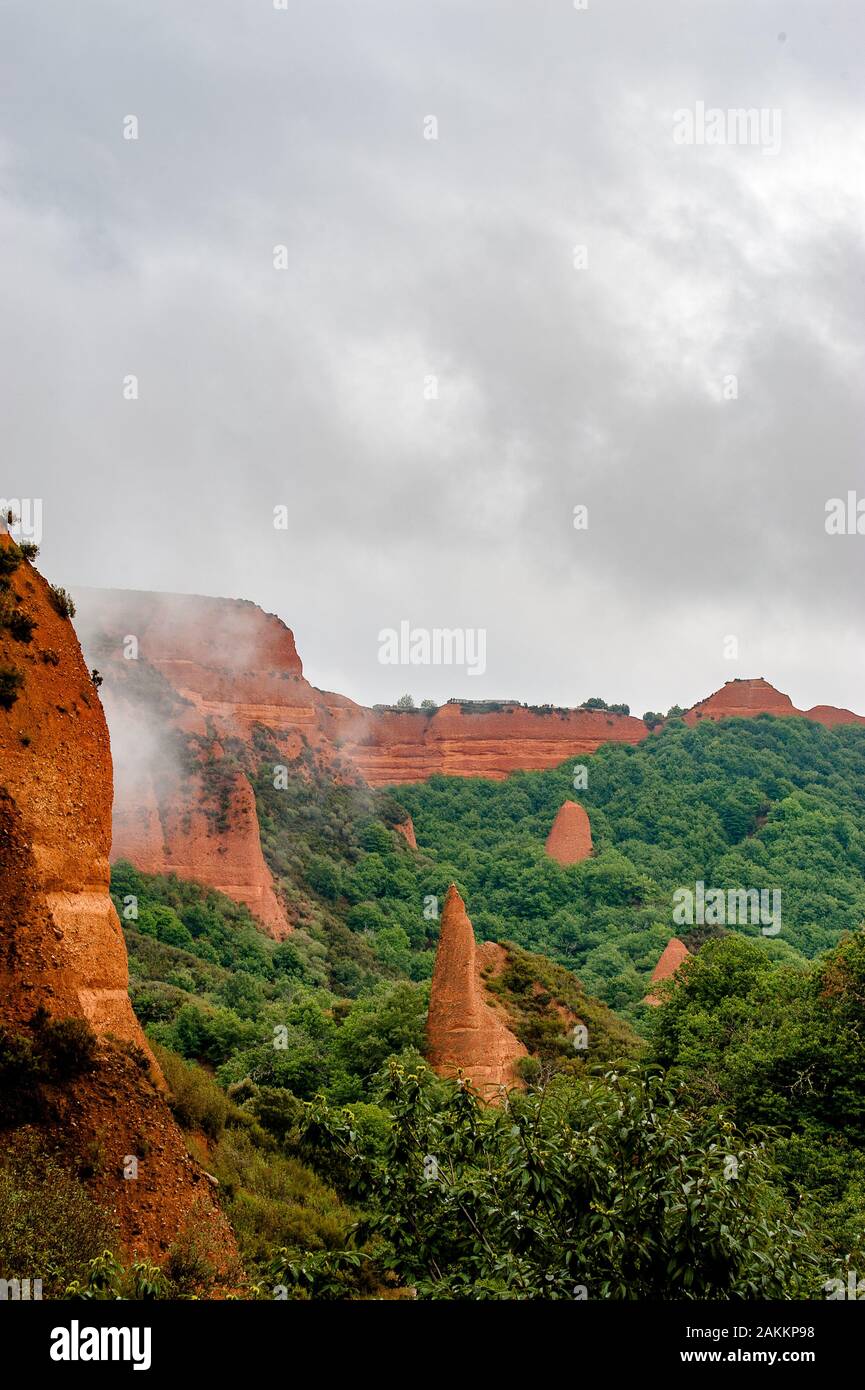 Vue sur Las Medulas - site historique romain d'extraction d'or près de Ponferrada, Espagne. Banque D'Images