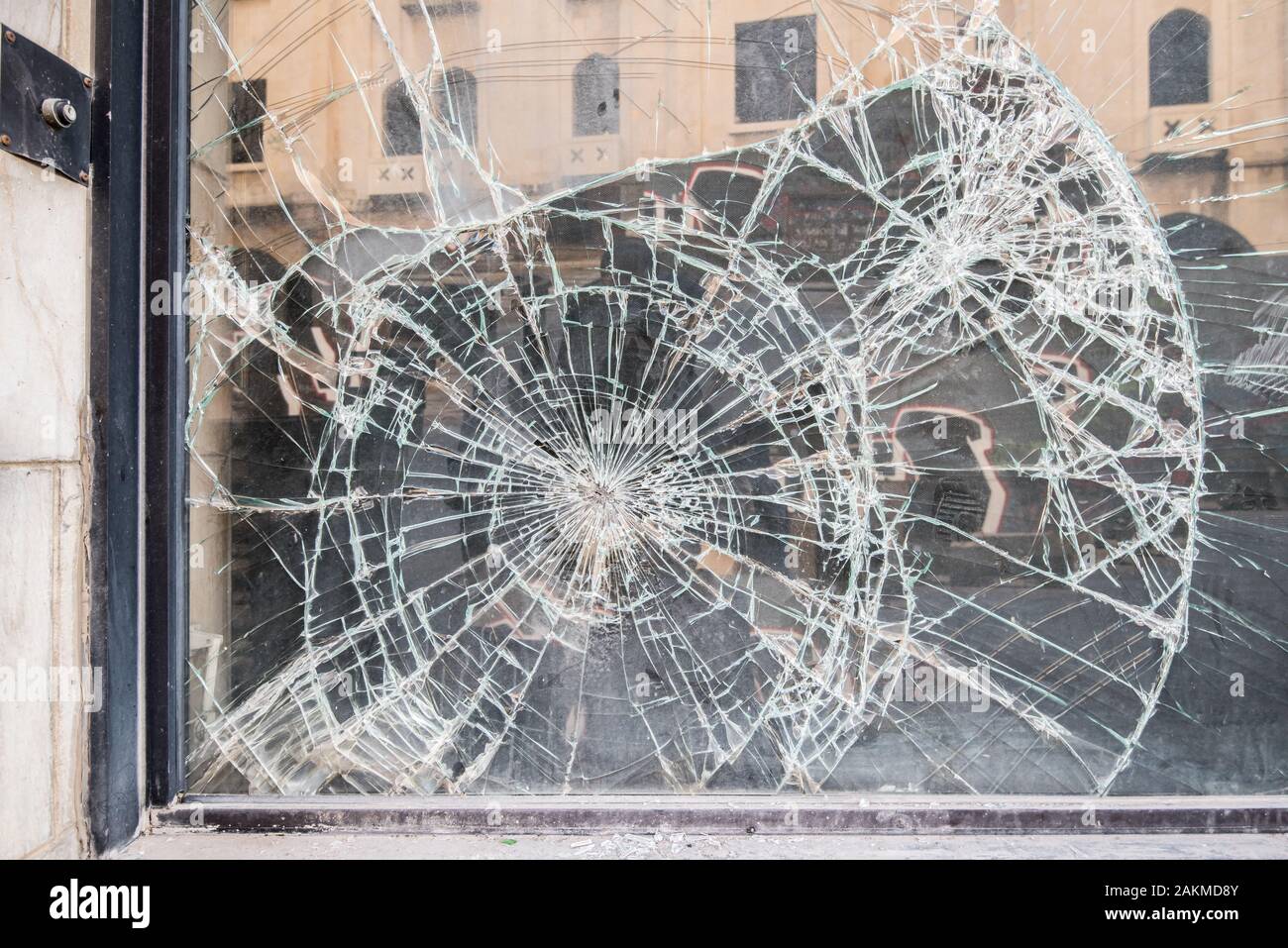 Vitrine vandalisée et brisé Banque D'Images