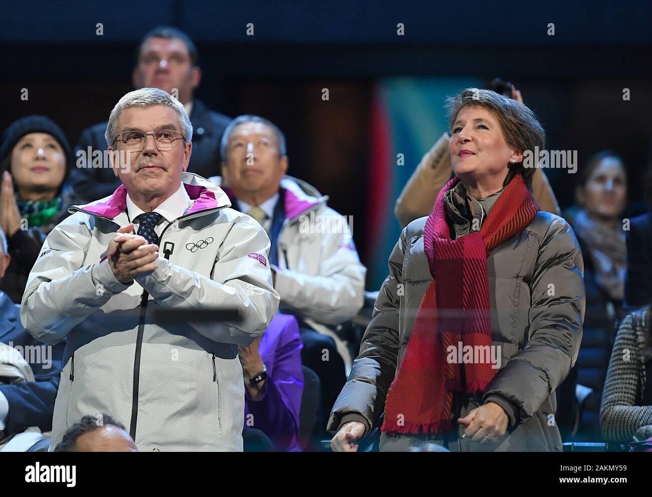 Lausanne, Jeux Olympiques de la jeunesse d'hiver tenue à Vaudoise Arena à Lausanne. Jan 9, 2020. Comité International Olympique (CIO), Thomas Bach (L) et président de la Confédération suisse, Simonetta Sommaruga, participer à la cérémonie d'ouverture des 3e Jeux Olympiques de la jeunesse d'hiver tenue à l'Aréna de Vaudoise à Lausanne, Suisse, le 9 janvier 2020. Crédit : Yang Lu/Xinhua/Alamy Live News Banque D'Images