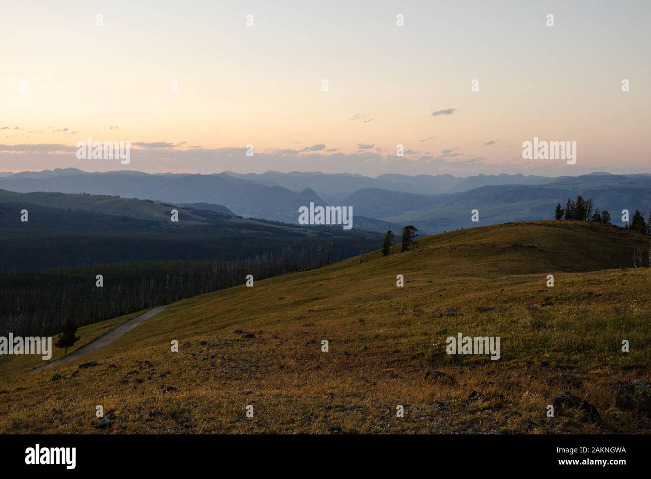 Coucher du Soleil vue depuis le Mt. Sentier de randonnée Washburn dans le Parc National de Yellowstone, Wyoming, USA Banque D'Images