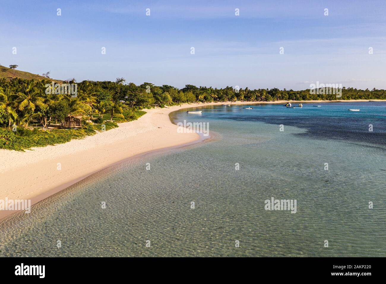 Vue aérienne de l'idyllique plage de blue lagoon et côte au Yasawa Islands en Fidji Banque D'Images