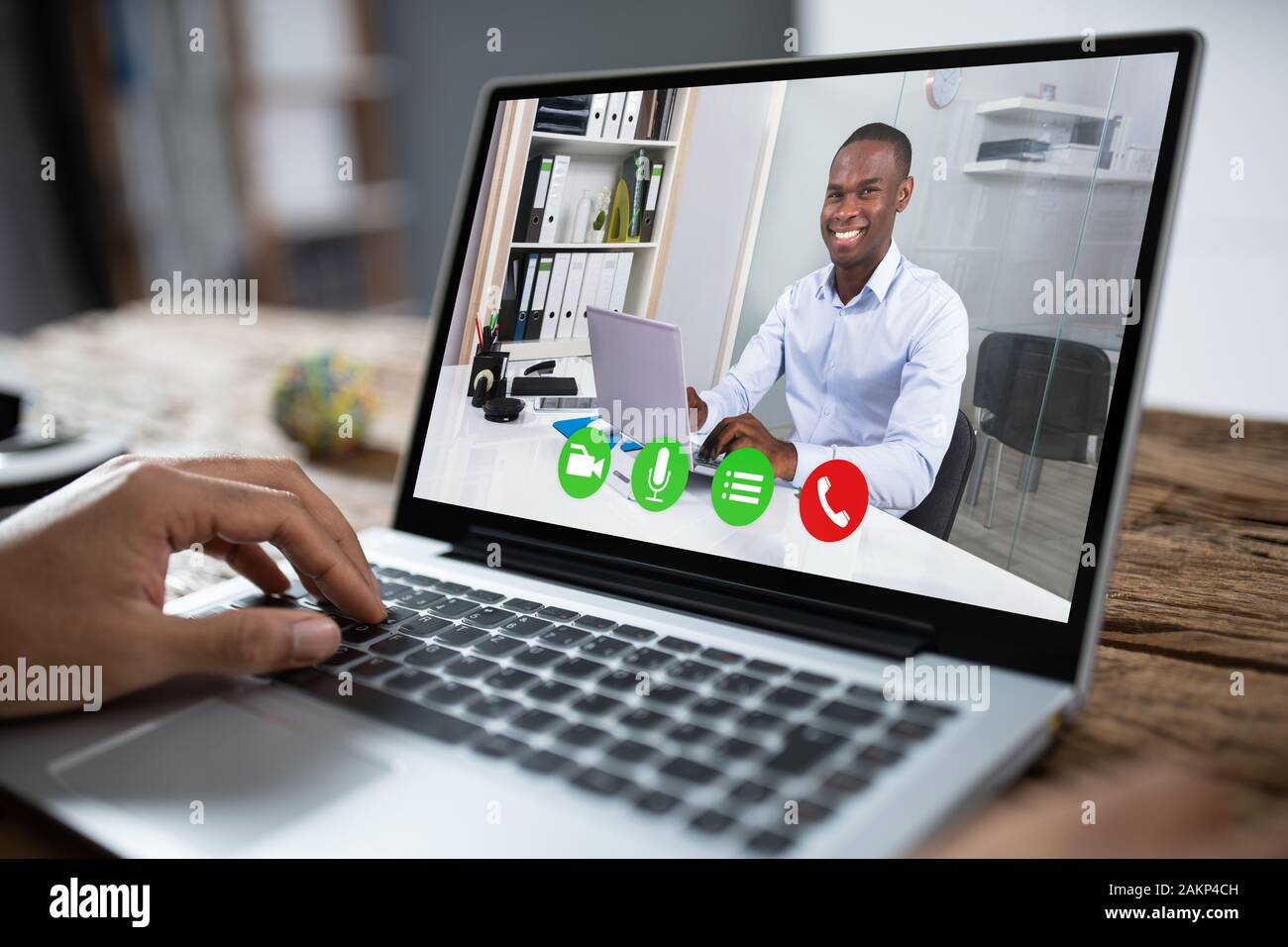 Portrait Of Businessman Using Laptop At Desk In Office Banque D'Images