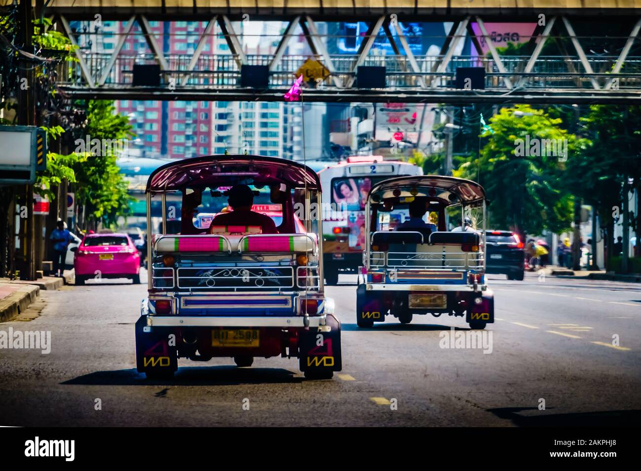 Bangkok, Thaïlande - 29 octobre 2019 : Tut Tut repéré sur la route de Bangkok, Thaïlande. Le taxi de Thaïlande. Banque D'Images