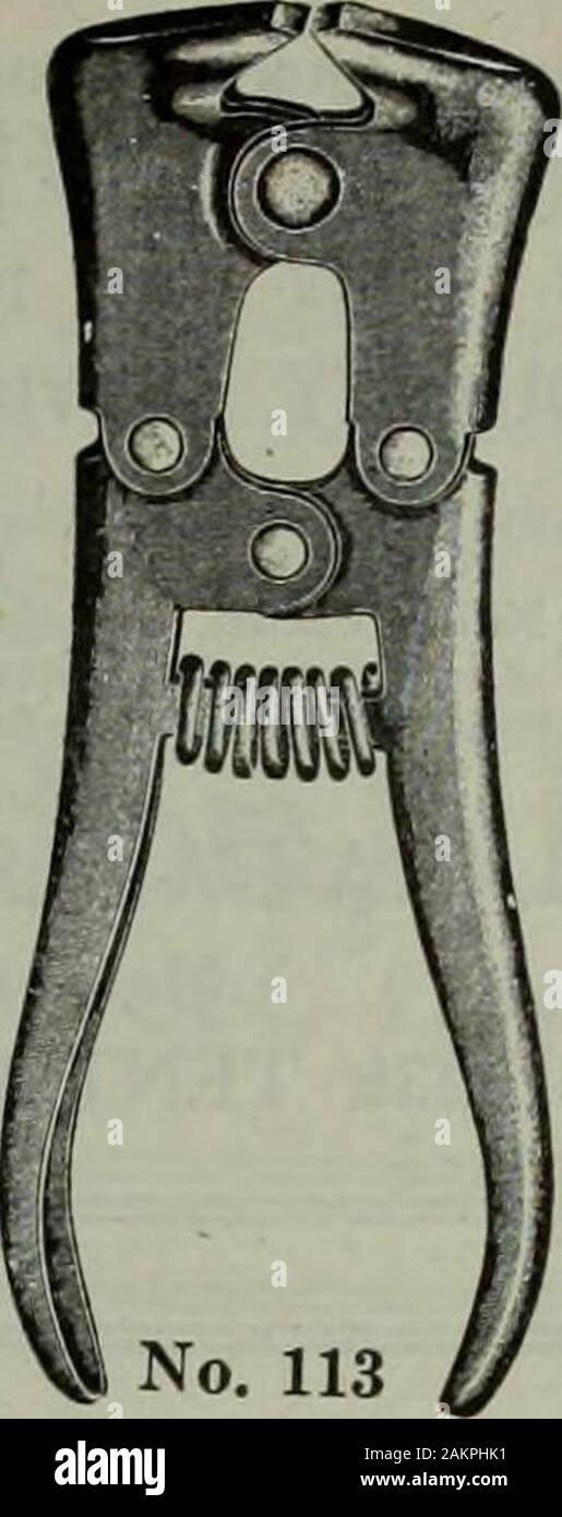 Septembre-décembre 1919 merchandising matériel . 1861 GEO. BUTLER & CO., LTD., Sheffield, Angleterre Londres Showroom, 62 HOLBORN VIADUCT, E.C.Adresse de correspondance TRINITY ET PINCES TENAILLES SHEFFIELD ŒUVRES voici deux main toolsthat sont très rentables pour le concessionnaire de vendre. Les deux arewell, posséder une attrac-tive, apparence et havesuch une variété d'utilisations faites de manièreà instantanément un appealto le client. CUTTINGNIPPERS Hercules no 113 forgée à partir d'excellente qualité, trempé et oil-tempered.Compound carbonsteel levier. Acier naturel fin-ish, avec les visages des mâchoires pol-fini lumineux. 5 % en  % en6 et. Banque D'Images