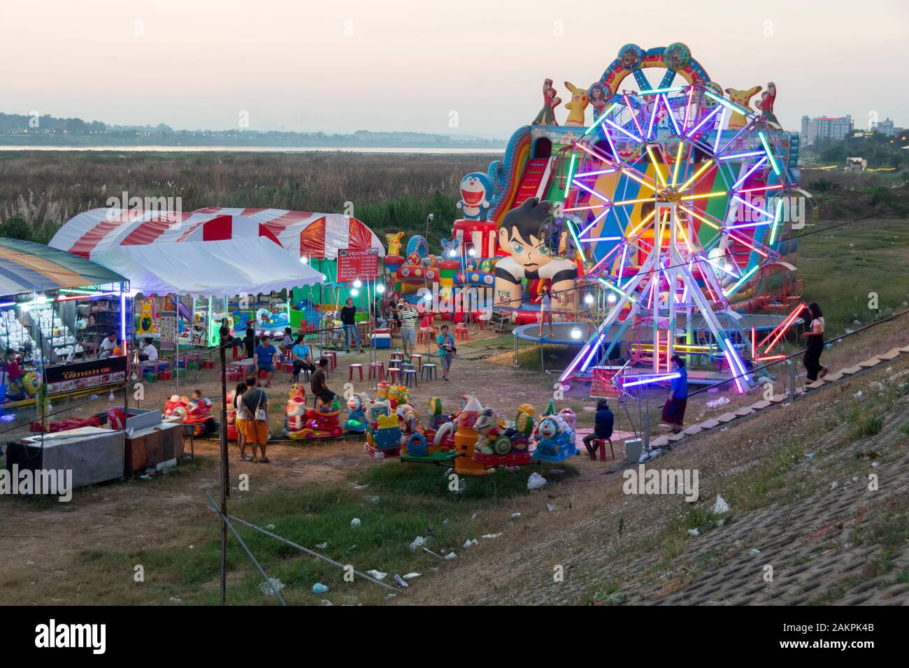 Chao Anouvong foire dans parc, à côté de la rivière du Mékong, Vientiane, Laos Banque D'Images