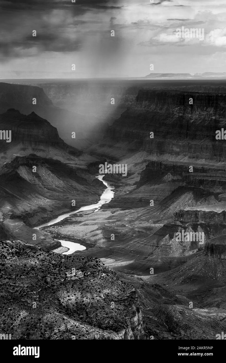 Pluie Au Parc National Du Grand Canyon, Plateau Sud, Navajo Point, Arizona, Amérique Du Nord, États-Unis Banque D'Images