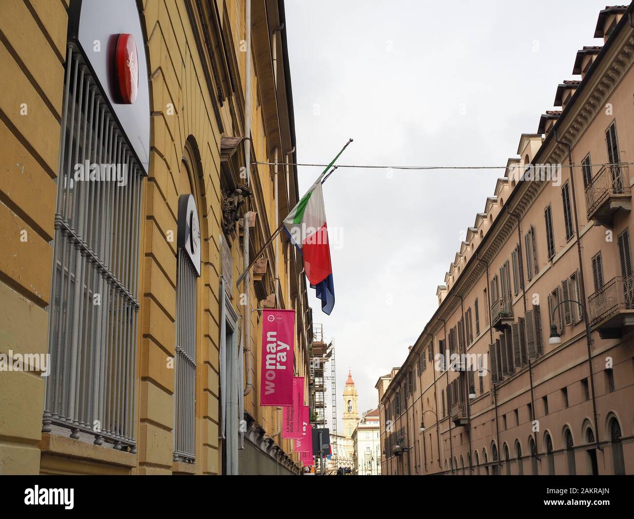 Turin, ITALIE - VERS 2019: Exposition Woman Ray à Camera Centro Italiano per la fotografia (traduction: Centre italien de photographie) Banque D'Images