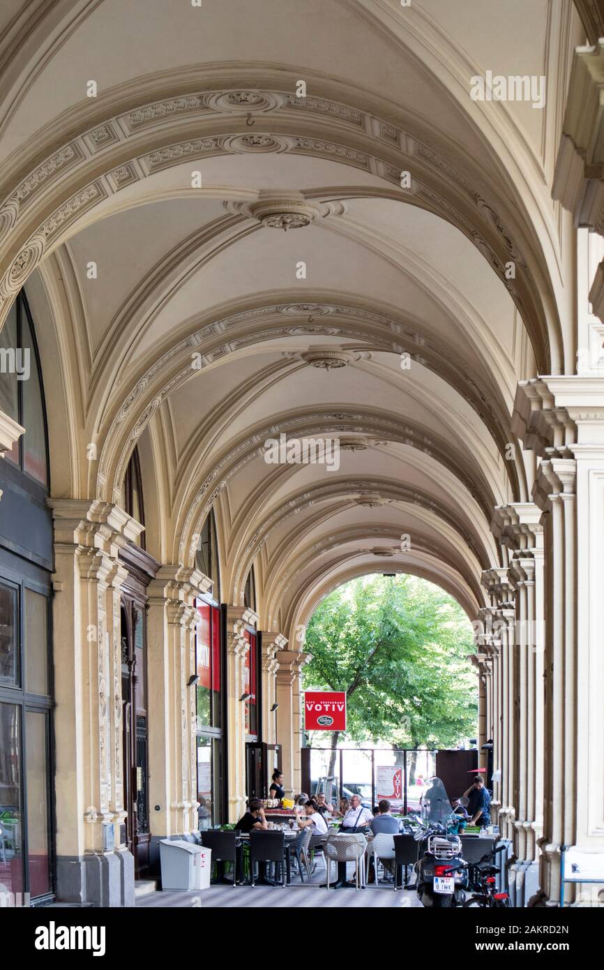 Vienne, AUTRICHE - 05 septembre 2019 : voûtes voûtées d'un bâtiment à Vienne près de l'Hôtel de ville Banque D'Images