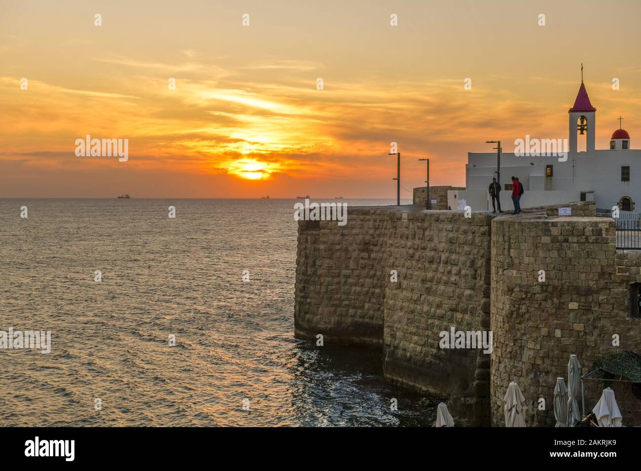 Sonnenuntergang, Stadtmauer, Jesuitenkirche Saint Johannis, Akko, Israël Banque D'Images