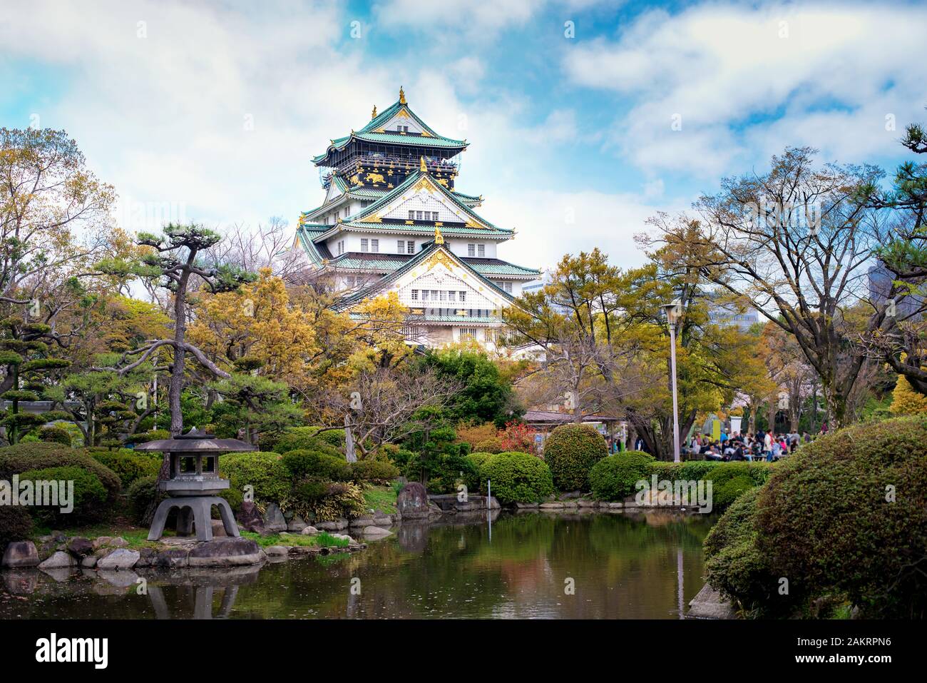 Le Château d'Osaka avec jardin japonais et touristique Le tourisme à Osaka, Japon. Le Japon, l'histoire du tourisme, bâtiment ou la tradition et la culture travel concept Banque D'Images