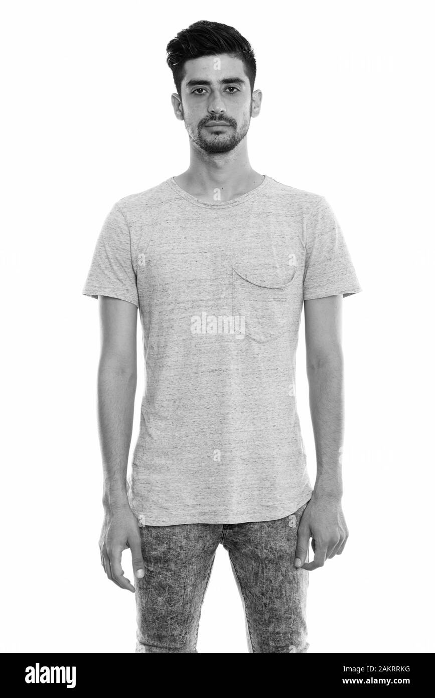 Studio shot of young man standing persan Banque D'Images Studio shot of young man standing persan Banque D'Images