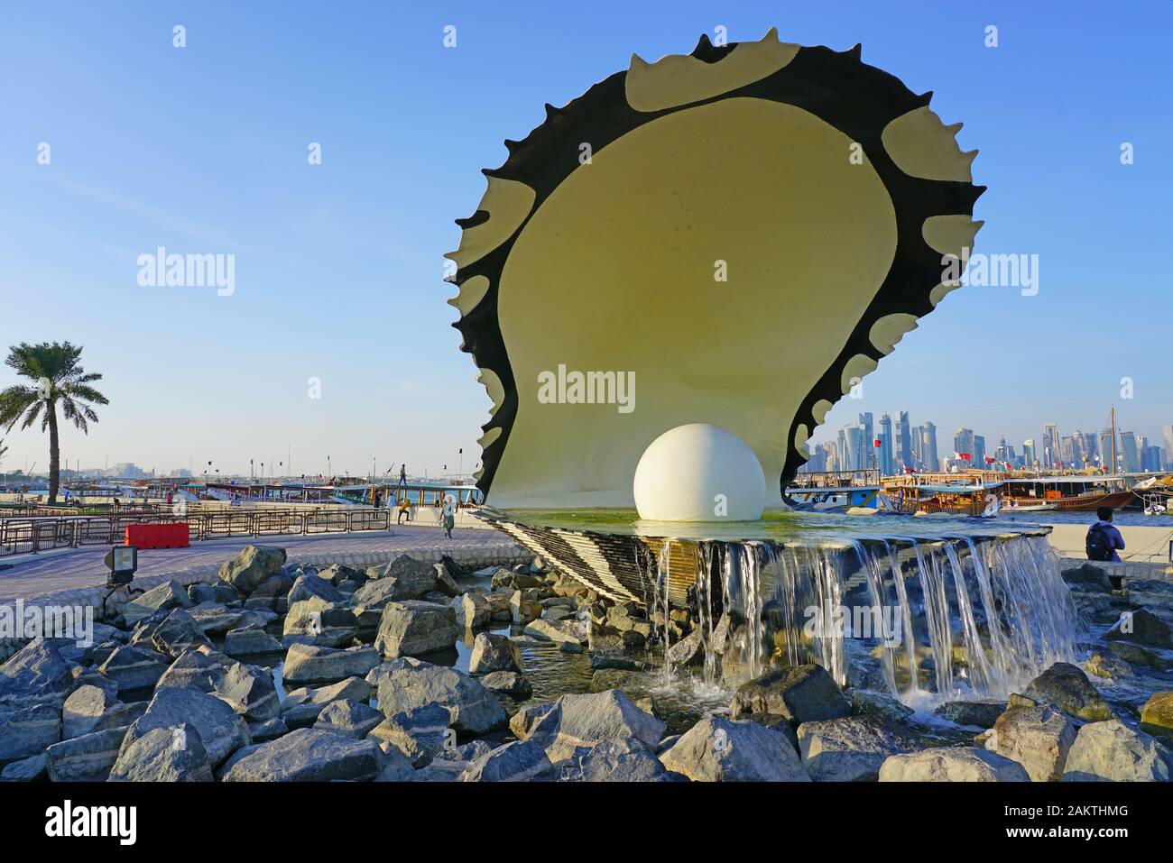 DOHA, QATAR - 12 DEC 2019- Le Monument de la perle, situé sur la Corniche à Doha, célèbre le passé de l'industrie de la perle au Qatar. Banque D'Images
