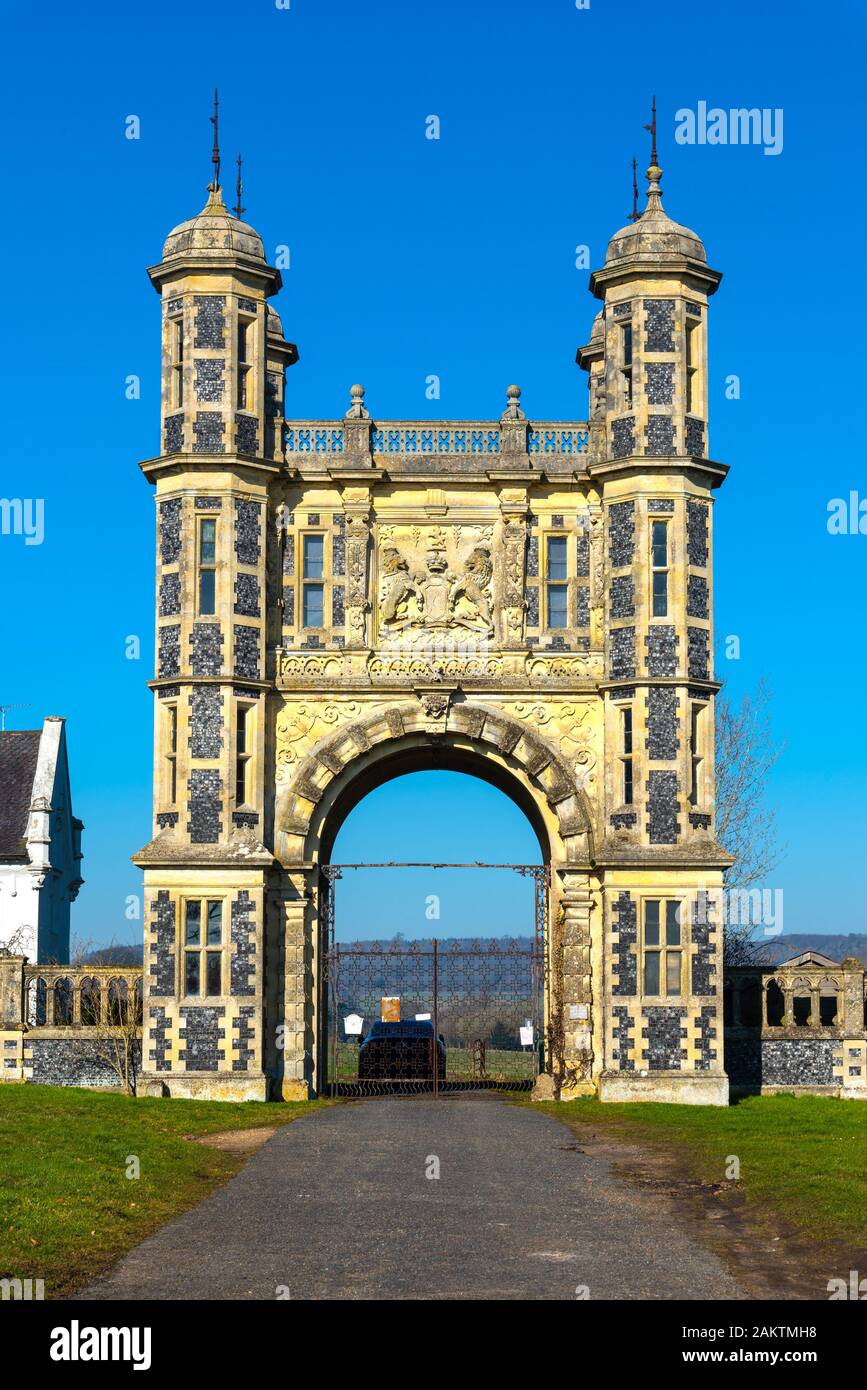 ASHFORD, Kent, UK - 15FEB2019 : Eastwell Towers ont été les premiers à gatehouse Eastwell Park à Boughton Lees. Le bâtiment classé Grade II a été complété Banque D'Images