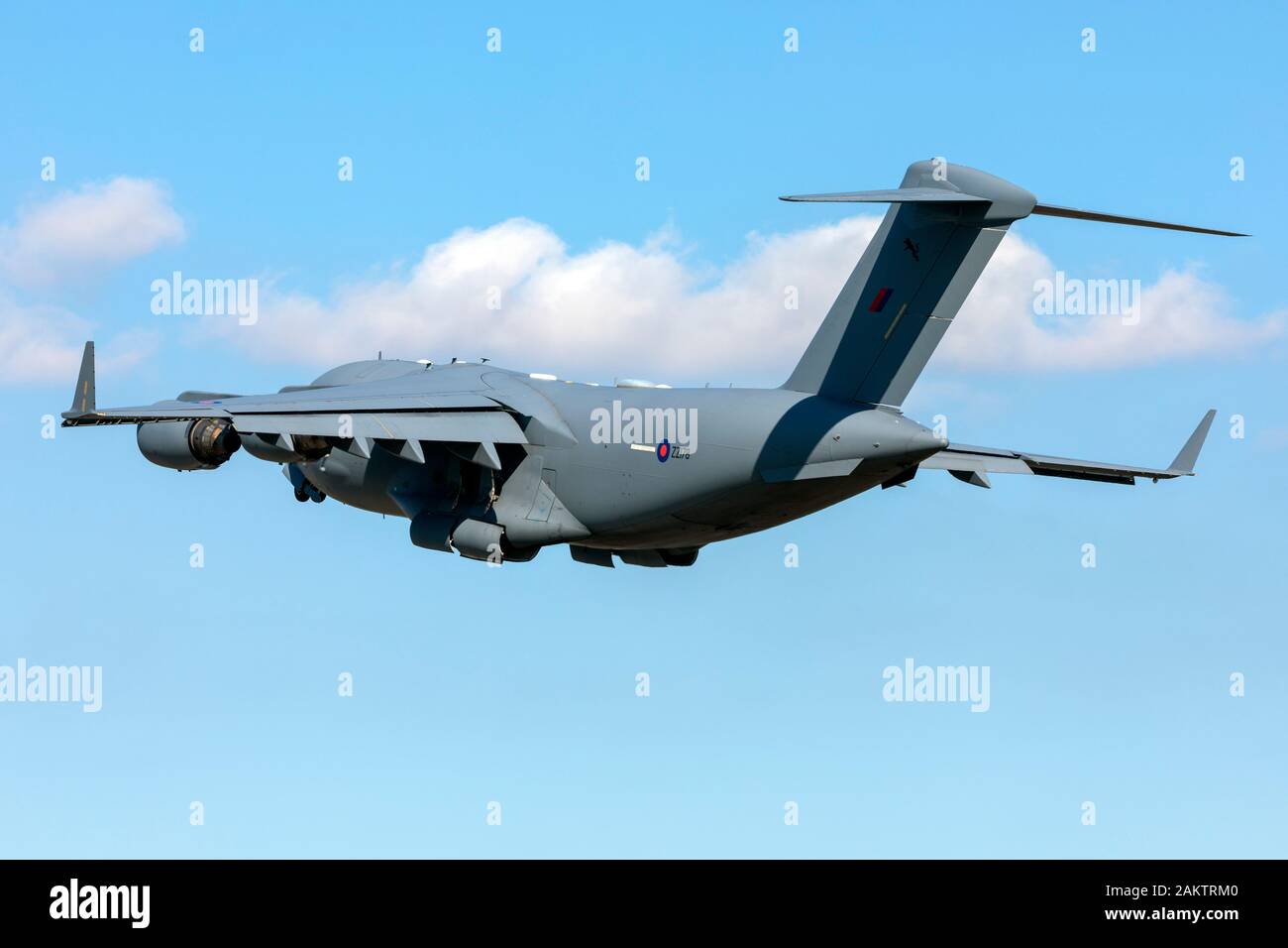 Royal Air Force Boeing C-17A Globemaster III (REG : ZZ178) de la piste 31 de levage après une nuit d'arrêt de carburant. Banque D'Images