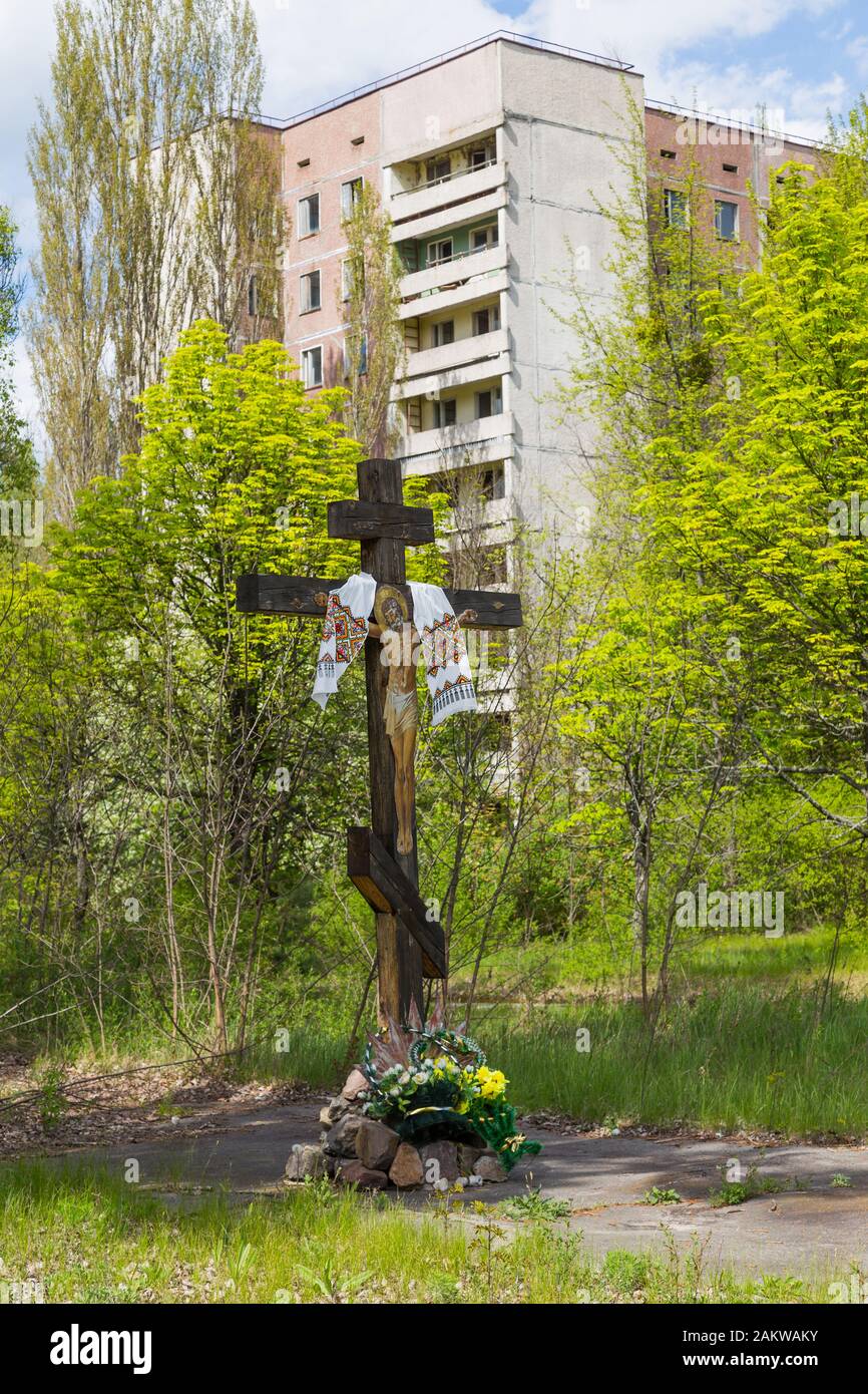 Zone de Tchernobyl. Des maisons abandonnées dans la ville de Pripyat en Ukraine. Zone d'exclusion. Banque D'Images