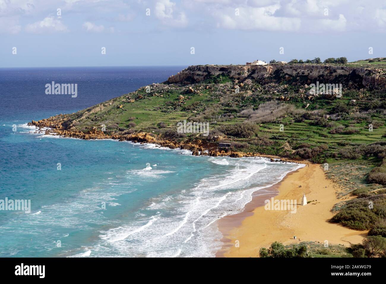 Blick von der Calypso Cave auf den Ramla Bay Strand, Xaghra, Gozo, Malte Banque D'Images