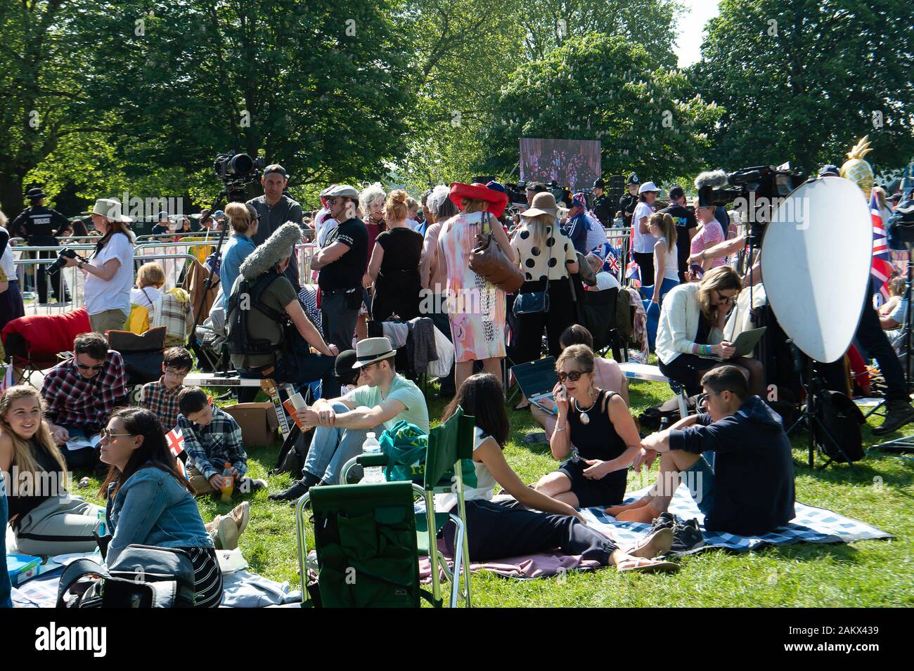 Royal Wedding Day, Windsor, Berkshire, Royaume-Uni. 19 mai, 2018. Windsor a été emballé avec des milliers de sympathisants à travers le monde le jour du mariage du prince Harry et Meghan Markle. Credit : Maureen McLean/Alamy Banque D'Images