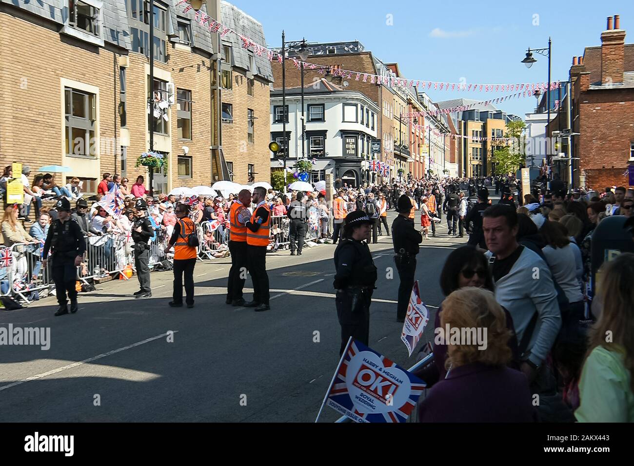 Royal Wedding Day, Windsor, Berkshire, Royaume-Uni. 19 mai, 2018. Windsor a été emballé avec des milliers de sympathisants à travers le monde le jour du mariage du prince Harry et Meghan Markle. Credit : Maureen McLean/Alamy Banque D'Images