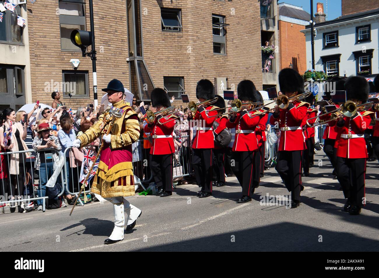 Royal Wedding Day, Windsor, Berkshire, Royaume-Uni. 19 mai, 2018. Soldiers marching retour du château de Windsor à la suite de la relève de la Garde le jour de la Mariage du Prince Harry et Meghan Markle. Credit : Maureen McLean/Alamy Banque D'Images