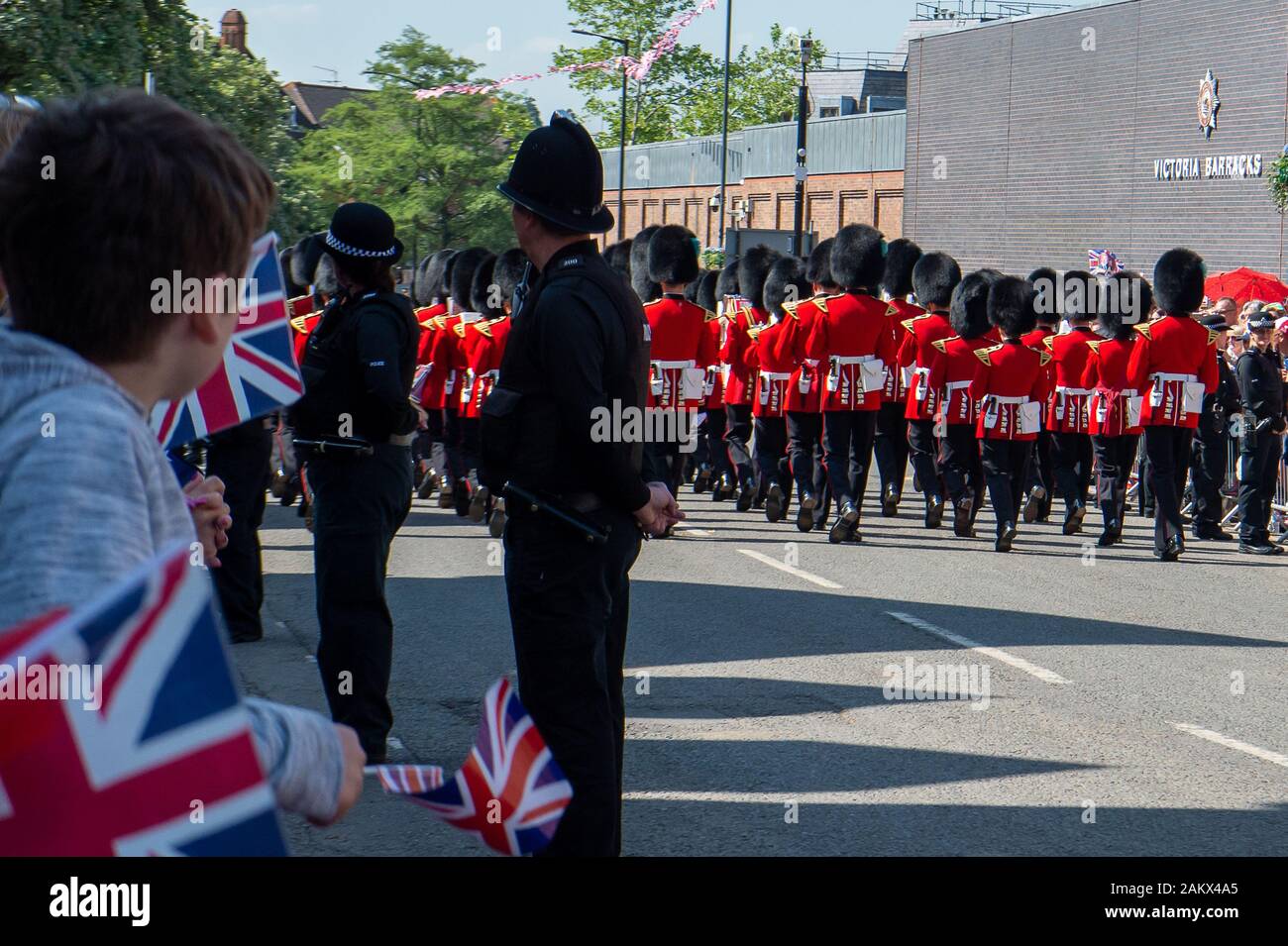 Royal Wedding Day, Windsor, Berkshire, Royaume-Uni. 19 mai, 2018. Soldiers marching retour du château de Windsor à la suite de la relève de la Garde le jour de la Mariage du Prince Harry et Meghan Markle. Credit : Maureen McLean/Alamy Banque D'Images
