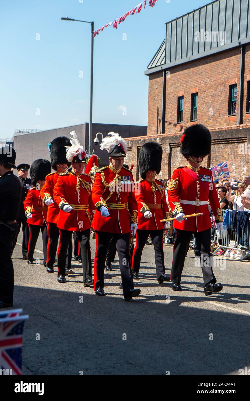 Royal Wedding Day, Windsor, Berkshire, Royaume-Uni. 19 mai, 2018. Les soldats marchant sur le chemin du château de Windsor le jour de la Mariage du Prince Harry et Meghan Markle. Credit : Maureen McLean/Alamy Banque D'Images