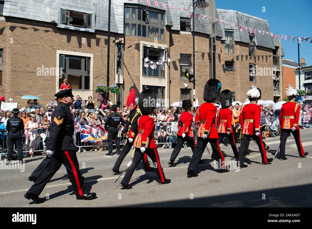 Royal Wedding Day, Windsor, Berkshire, Royaume-Uni. 19 mai, 2018. Les soldats marchant sur le chemin du château de Windsor le jour de la Mariage du Prince Harry et Meghan Markle. Credit : Maureen McLean/Alamy Banque D'Images