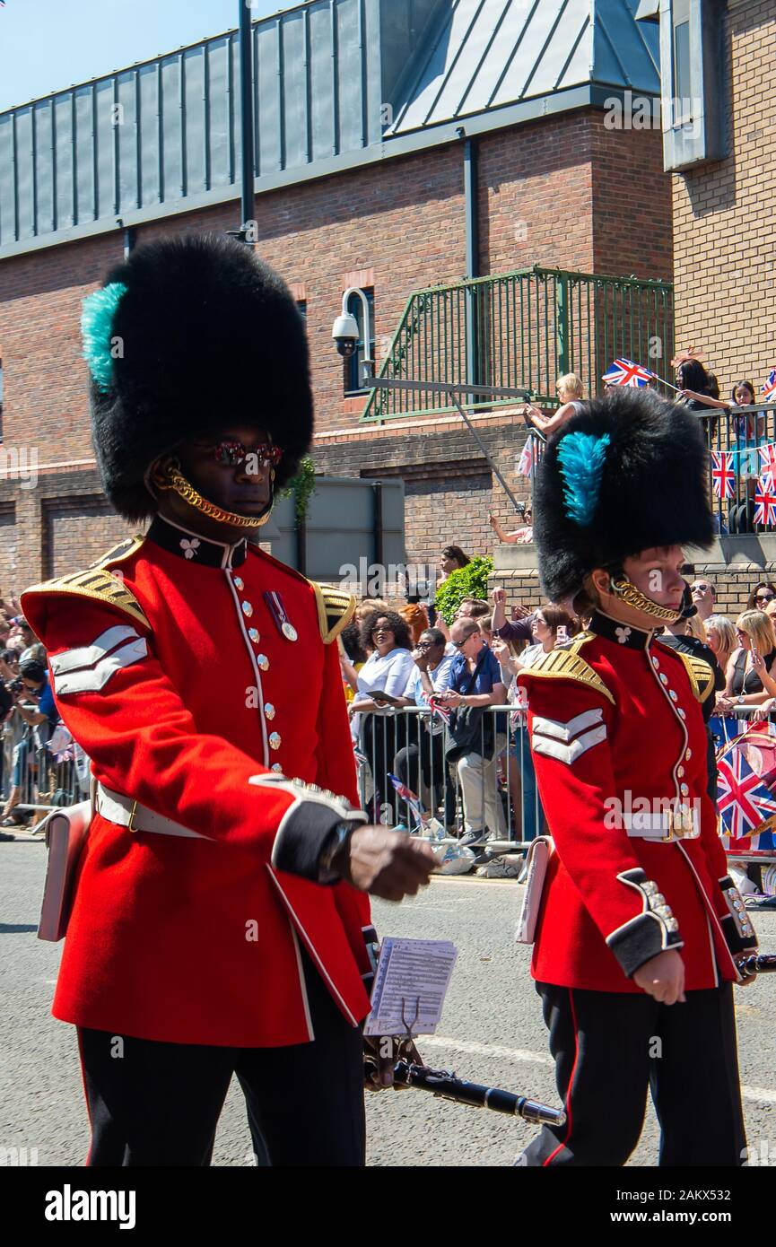 Royal Wedding Day, Windsor, Berkshire, Royaume-Uni. 19 mai, 2018. Soldats marchant au château de Windsor le jour de la Mariage du Prince Harry et Meghan Markle. Credit : Maureen McLean/Alamy Banque D'Images