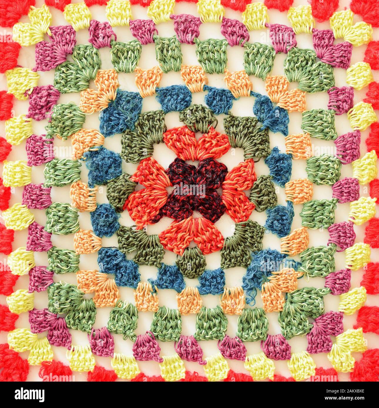 Gros plan du carré en crochet coloré pour l'arrière-plan Banque D'Images