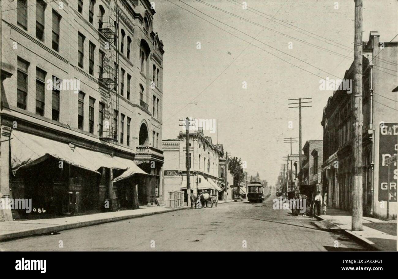 Puget Sound et l'ouest de l'État de Washington ; villes--communes--scenery . Bâtiments IMPORTANTS À VANCOUVER 1 Clarke County Court House. 2 B. P. O. Elks Hall, 10e et des rues principales. 3 L'IMasonic Temple. 8e et des rues principales.. MAIN STREET, VANCOUVER Cette vue de la rue principale est en direction nord depuis la Deuxième Rue, dans la plus ancienne partie de la ville d'affaires. De nouvelles artères principales et oftravel rues larges, sur grande échelle, sont en cours de développement pour les entreprises, en particulier vers la gare Union Station. 188 Western Washington et Puget Sound Banque D'Images