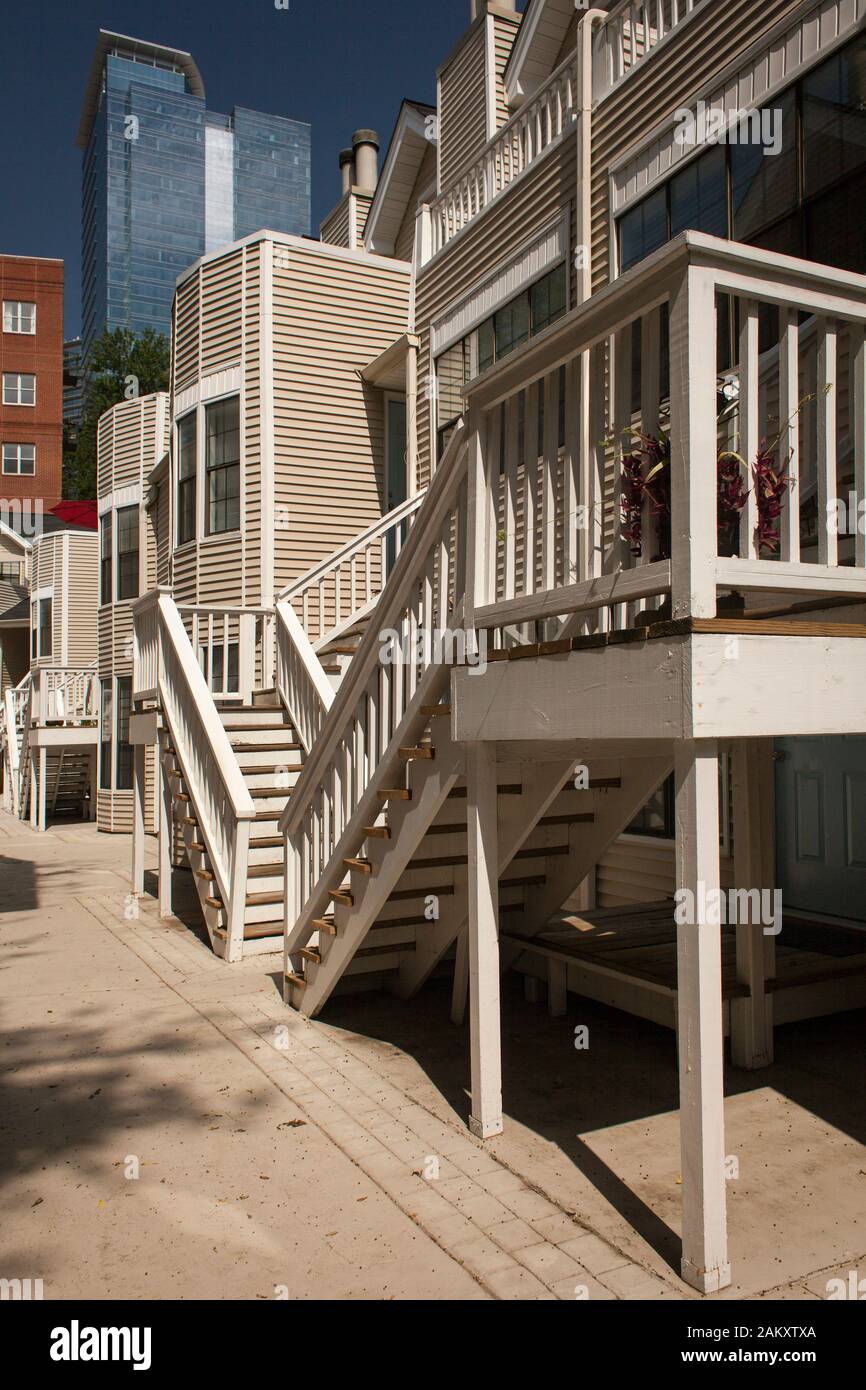 L'accès à l'escalier les appartements du Piémont tonnelles à Piémont Ave, Midtown Atlanta, Georgia, USA Banque D'Images