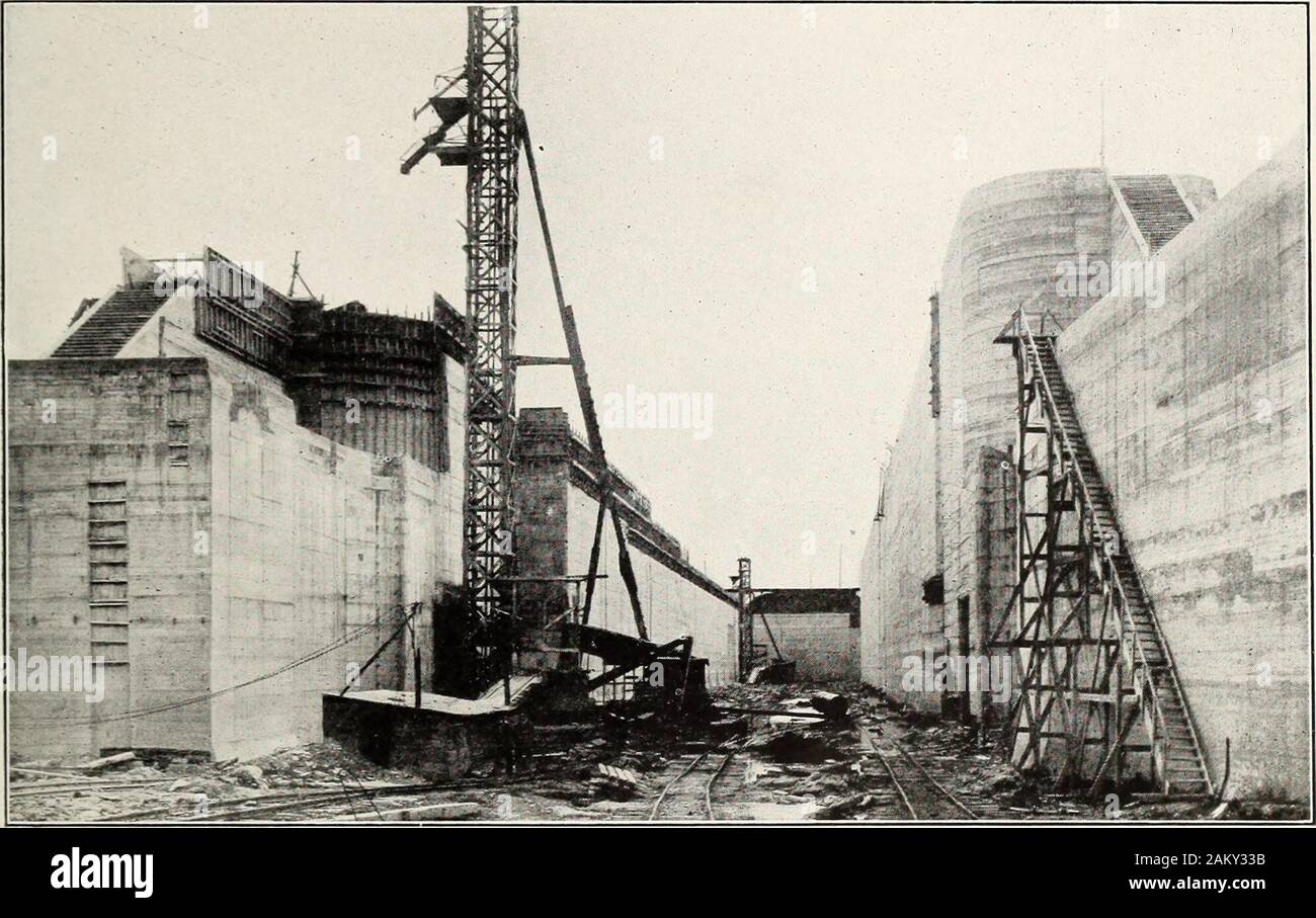 Kingston, la borne d'eau profonde des Grands Lacs . -Deux dans la i)Renvoyer une canal à sept dans le nouveau canal, afin d'écourter le temps nécessaire à un bateau pour traverser le canal. Cette willgive le plus grand lac de cargos un port en eau profonde de manière Fort William et PortArthur à la tête des grands lacs à Kingston, en Ontario, et il becoine le chabot de terminus pour l'immense trafic de la grande je fait illlllllllOlllllllllllllllllllllllll^.|i|||||l||i||||||22 lllilllllllllim illl. 23 La carte ci-jointe montre les différents itinéraires à partir de la tête des lacs à la mer. Les statistiques de 1913 récolte du grain 95 Banque D'Images