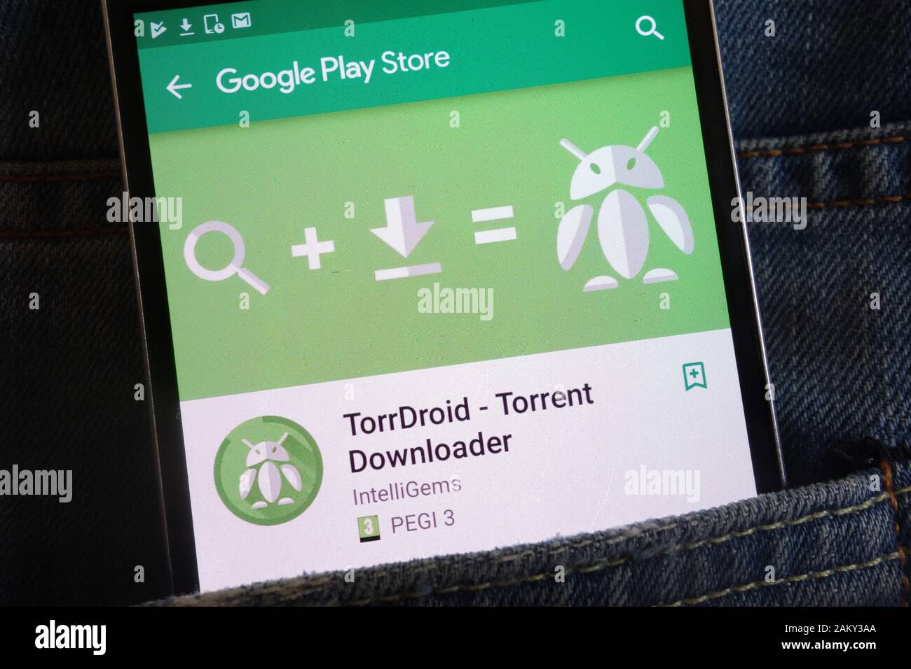 TorrDroid app sur Google Play Store affiche site web sur smartphone caché dans la poche de jeans Banque D'Images