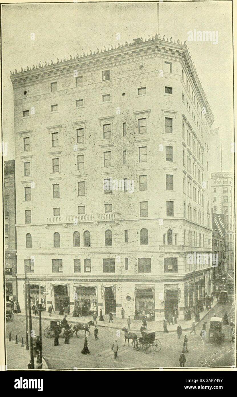 Tableau guide de Boston et le pays autour de .. . F Arts et Sciences, 1154. BoylstonStreet-consacré à la promotion de la connaissance de l'un-tiquities et l'histoire naturelle de l'Amérique, et à l'encourager par l'Etat d'études scientifiques. Anicent et honorable compagnie d'artillerie de siège, inFaneuil Hall.-La plus ancienne organisation militaire en Amérique. Orchestre symphonique de Boston, une organisation musicale permanente avec le siège dans le Symphony Hall, Huntington Avenue Corner, Massachusetts Avenue. Boston Society of Natural History, Boylston Street, Corner. ofBerkeley Ordre bénévole et protecteur o Banque D'Images