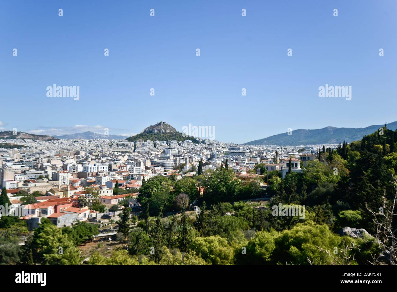 Athènes : vue panoramique depuis l'Acropole, avec la colline du Lycabette. Grèce Banque D'Images