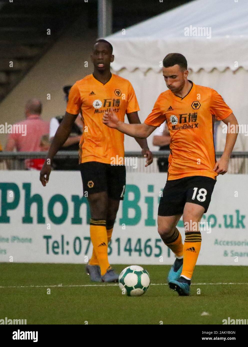 Seaview Stadium, Belfast, Irlande du Nord. 06Th Aug 2019. L'UEFA Europa League Deuxième tour de qualification (deuxième étape) croisés (rouge/noir) v les loups. Joueur de Wolverhampton Wanderers Diogo Jota (18) en action. Banque D'Images