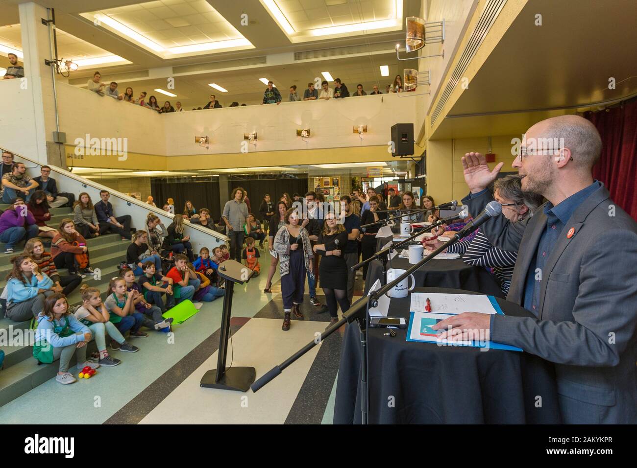 Le député de Québec Solidaire Sol Zanetti est perçu au cours de la campagne électorale 2008 du Québec à Québec le mercredi 19 septembre 2018. Banque D'Images