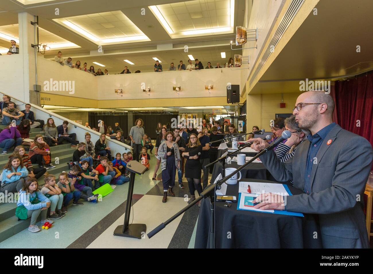 Le député de Québec Solidaire Sol Zanetti est perçu au cours de la campagne électorale 2008 du Québec à Québec le mercredi 19 septembre 2018. Banque D'Images