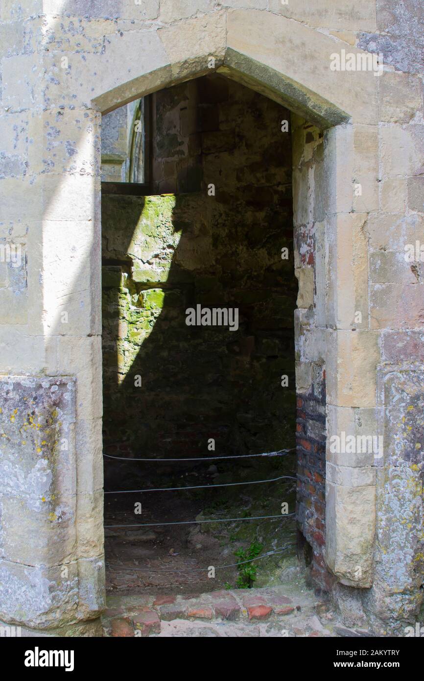 Une porte d'entrée dans les ruines antiques de l'abbaye Tudor du 3ème siècle à Titchfield, Fareham dans le Hampshire dans la Nouvelle forêt dans le sud de l'Angleterre Banque D'Images