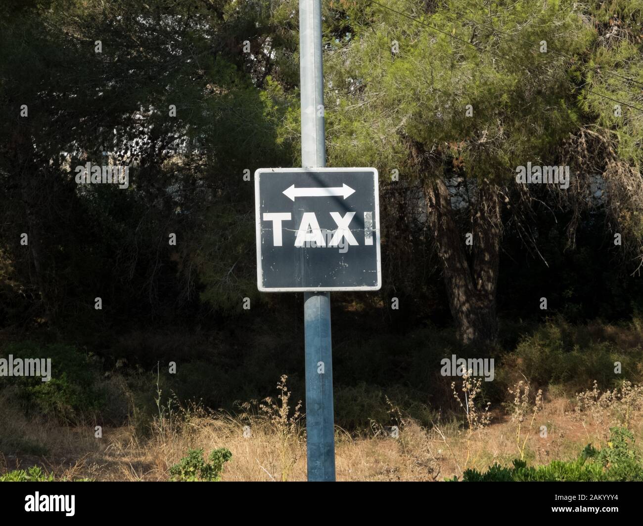 Station de taxis sur un lampost à Cala Llonga, Ibiza, Iles Baléares Banque D'Images