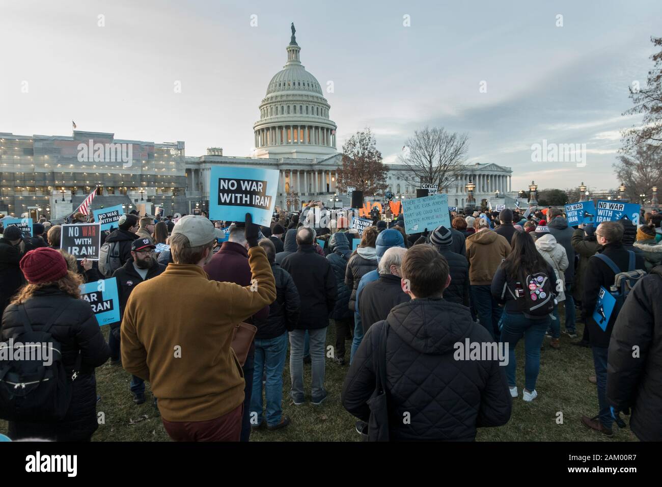 WASHINGTON, DC - JAN. 9, 2020 : rassemblement au Capitole pour protester contre le Président irresponsable du Trump alarmistes de la guerre avec l'Iran, et le Trump's sans passer par le Congrès lors de l'autorisation générale iranien Qassem Soleimani assassinat. Banque D'Images