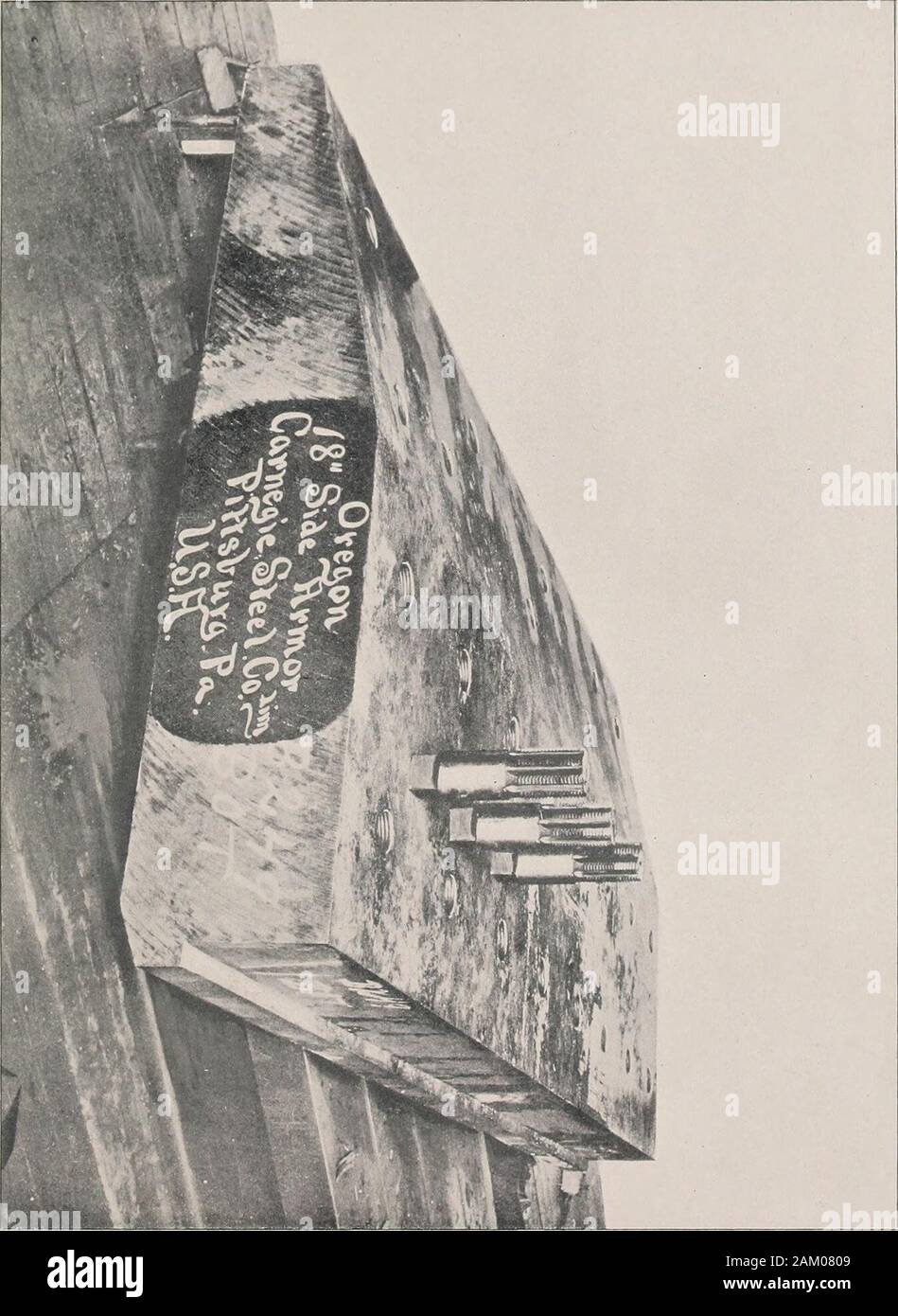 Histoire de la fabrication de plaques de blindage pour la marine des États-Unis . Le Secretarythen passe à sécuriser les renseignements souhaités par theappointment d'un comité d'officiers de la marine, appelé le toas Rohrer Conseil. De plus le Lieutenant Rodgersand Ensign McVay, les inspecteurs de l'ARMOR à l'œuvre de Bethléem et de la Carnegie Société Fer SteelCompany, respectivement, ont été appelés à faire aseparate estimation. Le rapport du Secrétaire d'theNavy, en date du 31 décembre 1896, fondée sur l'information ainsi obtenue, a été transmis à l'Speakerof la Chambre des Représentants. ( Banque D'Images
