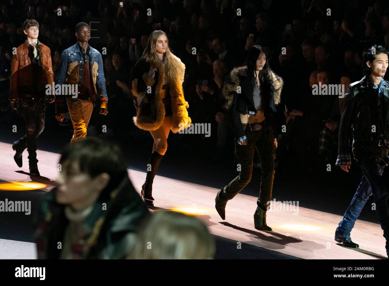 Milano, Italie. 10 janvier, 2020. DSQUARED2 Automne/Hiver 2020/2021 de piste à Milan Fashion Week d'hommes Janvier 2020 - Milan, Italie 10/01/2020 | Crédit dans le monde entier d'utilisation : dpa/Alamy Live News Banque D'Images